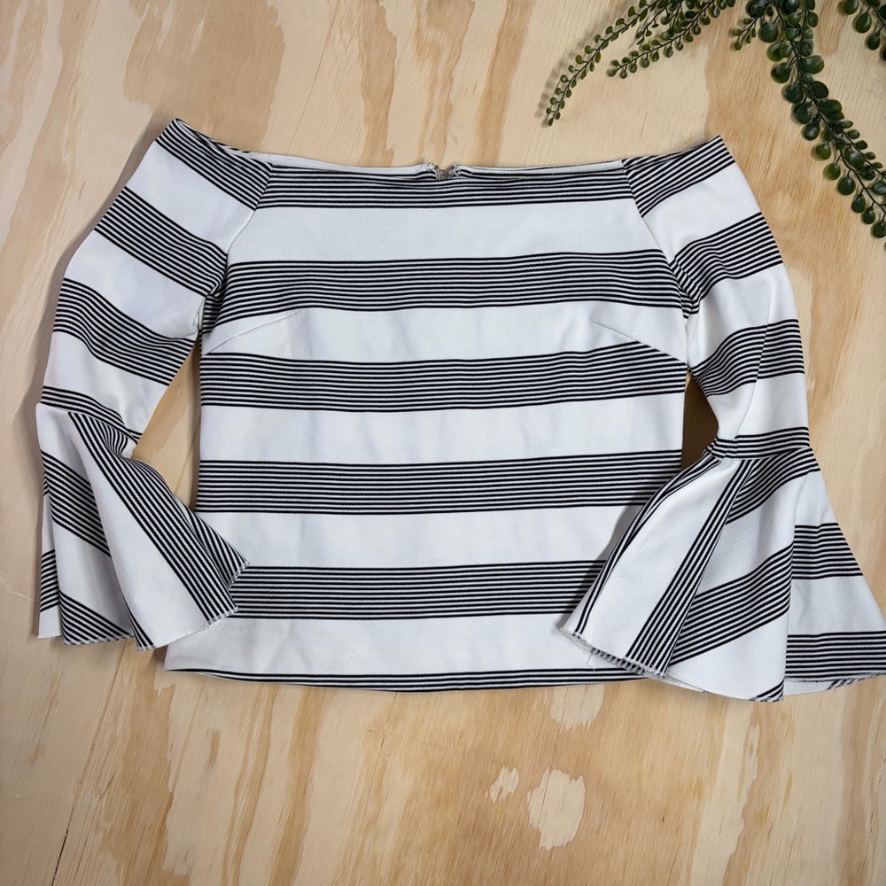 Line & Dot Ella Off Shoulder Bell Sleeve Crop Top Revolve Size L - Picture 5 of 8